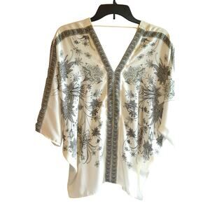 Rose + Olive Women's Gray & White Floral Paisley Print V-Neck Blouse, Size Small